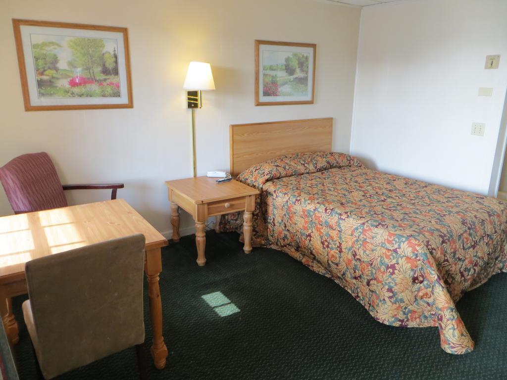 Pine Crest Motor Lodge Holly Springs Ruang foto