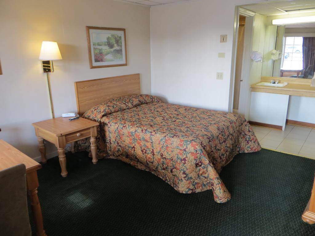 Pine Crest Motor Lodge Holly Springs Bagian luar foto